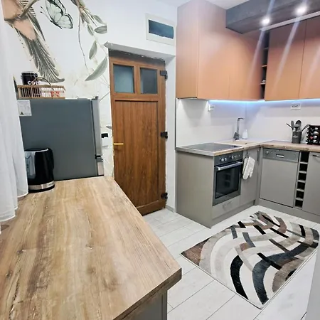 Very Cozy And Comfort House In Location